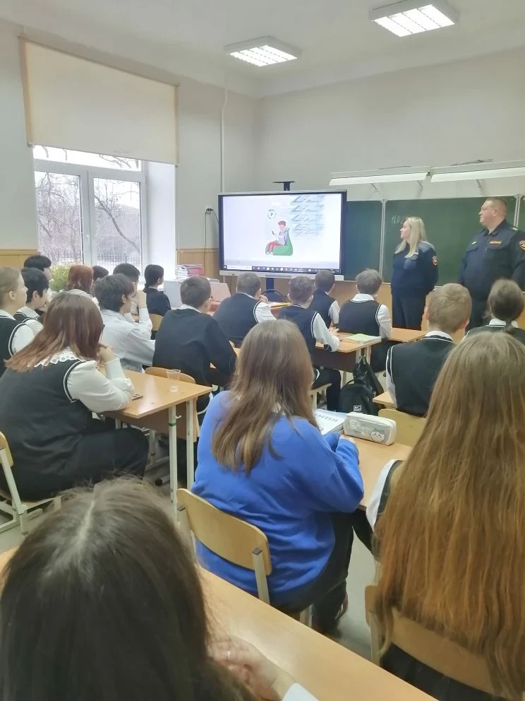 Неделя большой профилактики. Встреча инспекторов ПДН ОМВД России по г. Гуково с учениками 9а и 9б кл