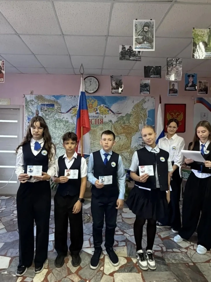 Традиционно неделя в лицее начинается с проведения торжественной линейки «Разговоры о в...