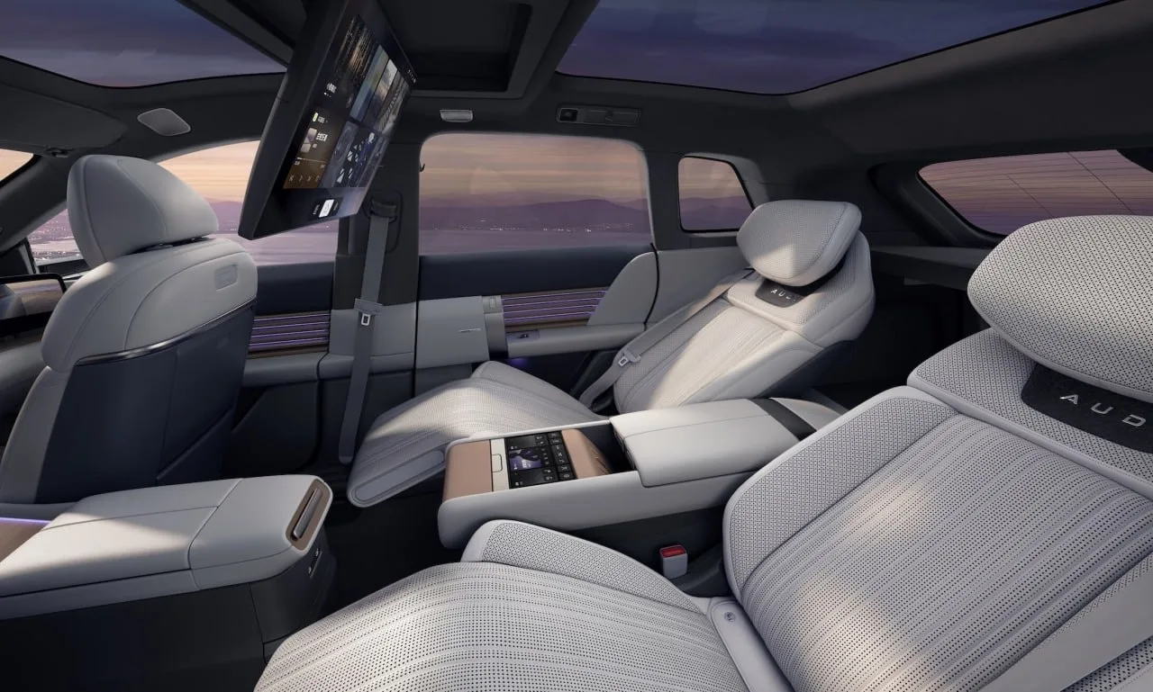 Китайская AUDI (тот самый суббренд без колец) представила второе авто — кроссовер E7X.  В пятиметров