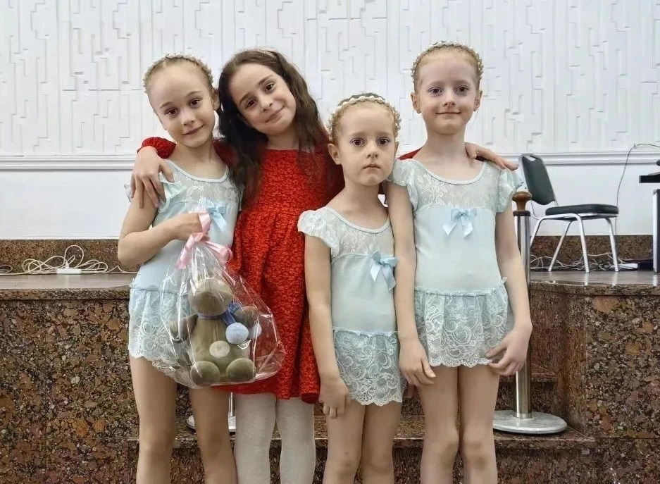 Воспитанницы дошкольной группы МБОУ «СОШ № 1» города Усинска — Масунова Альвина, Припа ...