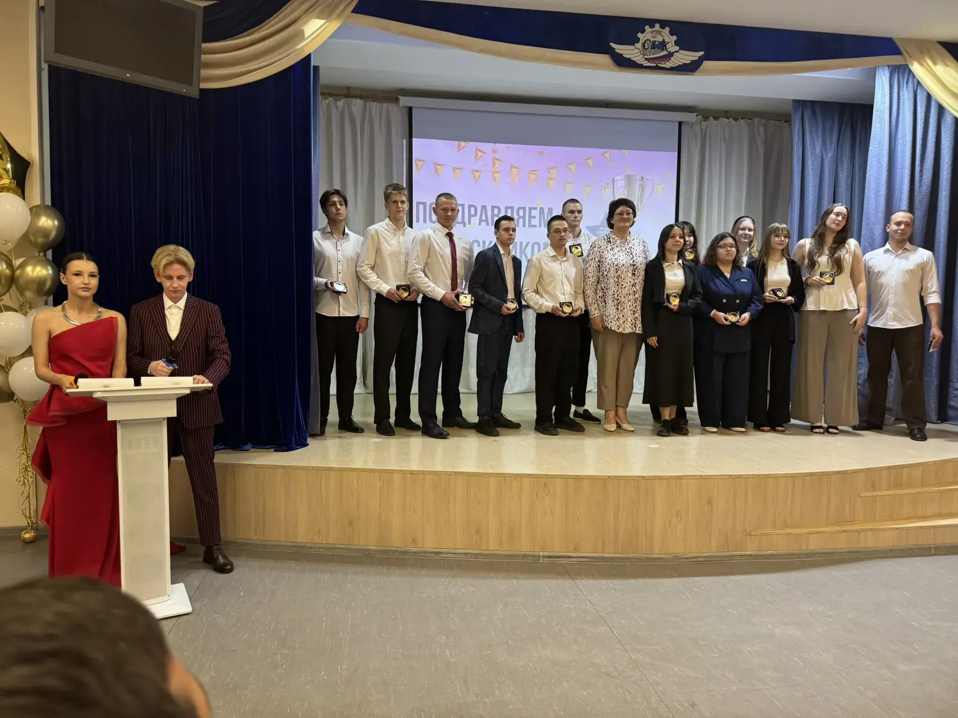 ✨ Золотой выпуск – 2026! ✨

2 июля 2026 года состоялась торжественная церемония вручения медалей губ