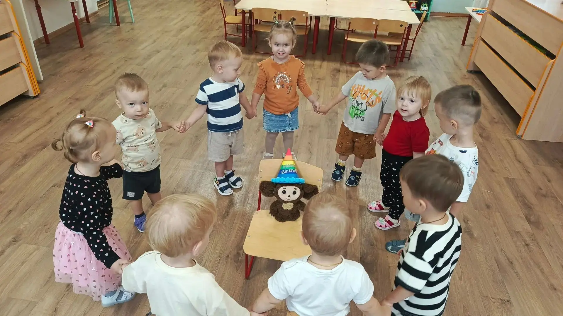 Сегодня у самого фантастического мультипликационного персонажа - Чебурашки -  День Рожд...