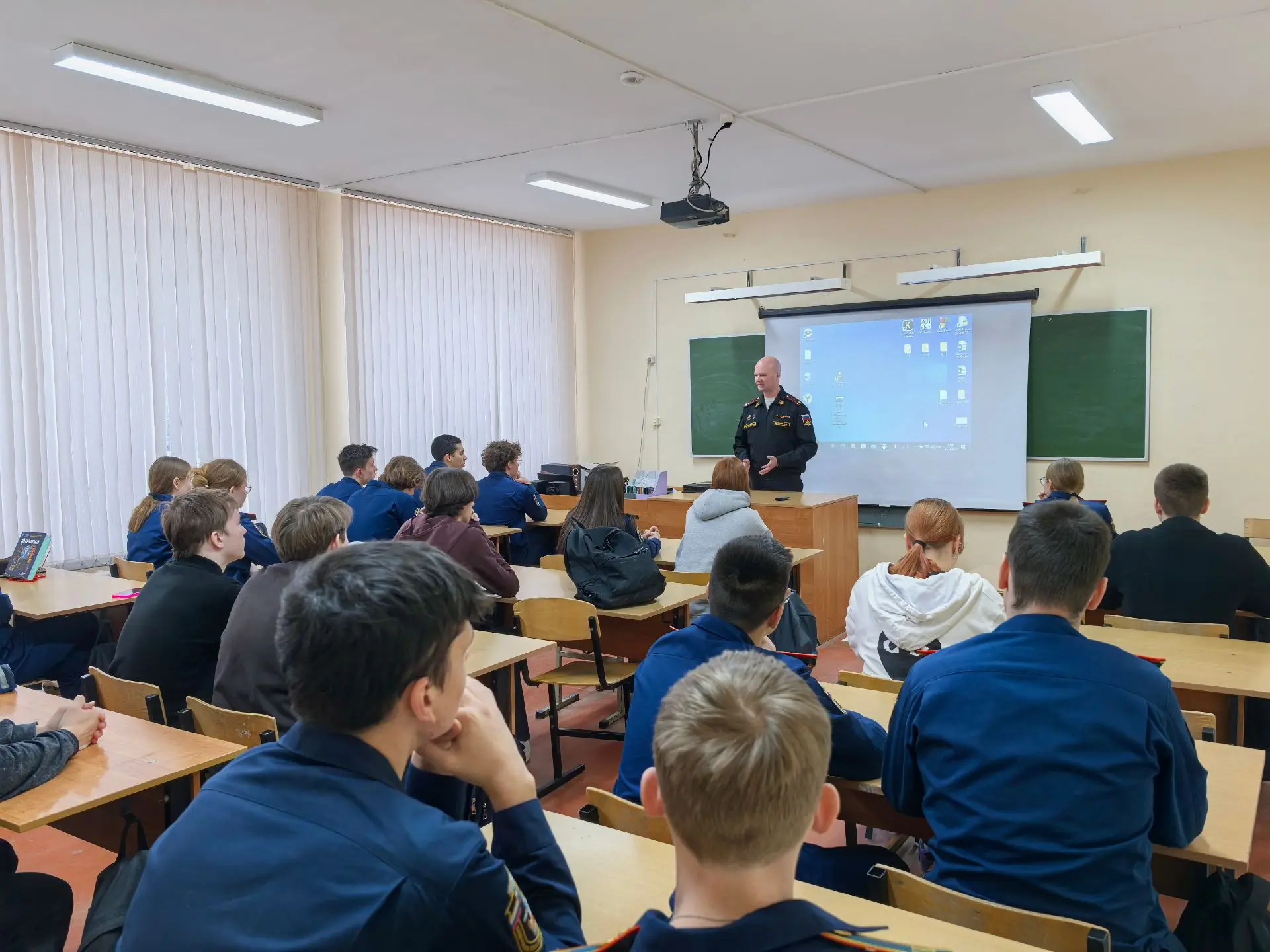 🛠 Технологии будущего: знакомство кадетских классов с миром военной связи  🗓 Сегодня в нашей школе с