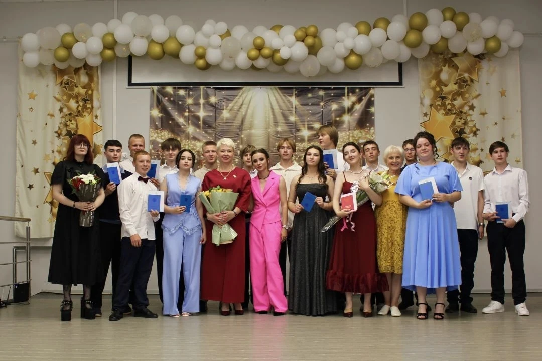 Поздравляем выпускников 11 класса! 🎉