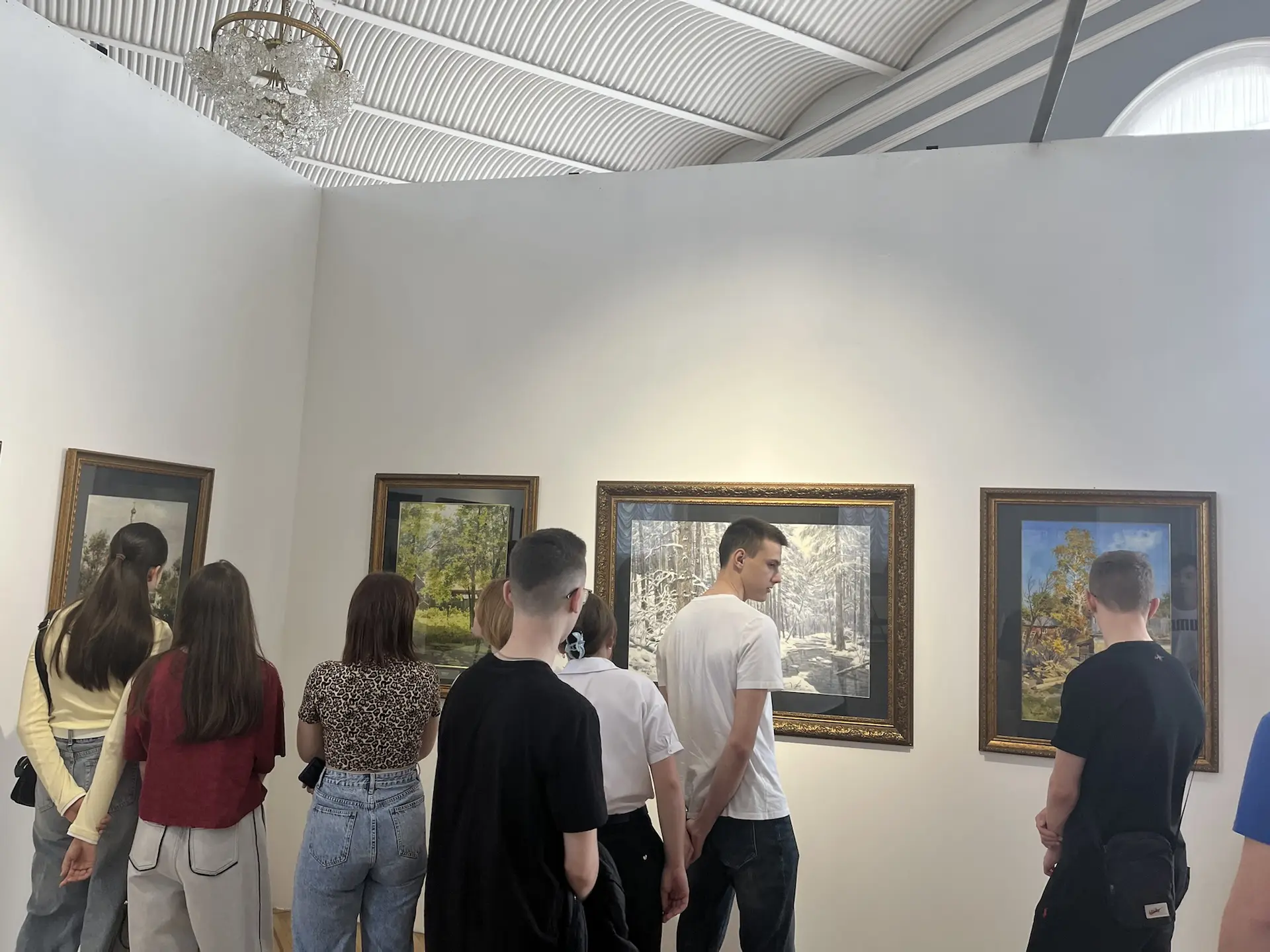 🎨 Сегодня учащиеся 9В и 9Г классов посетили экскурсию в Тамбовской областной картинной галереи 🏛️  Р