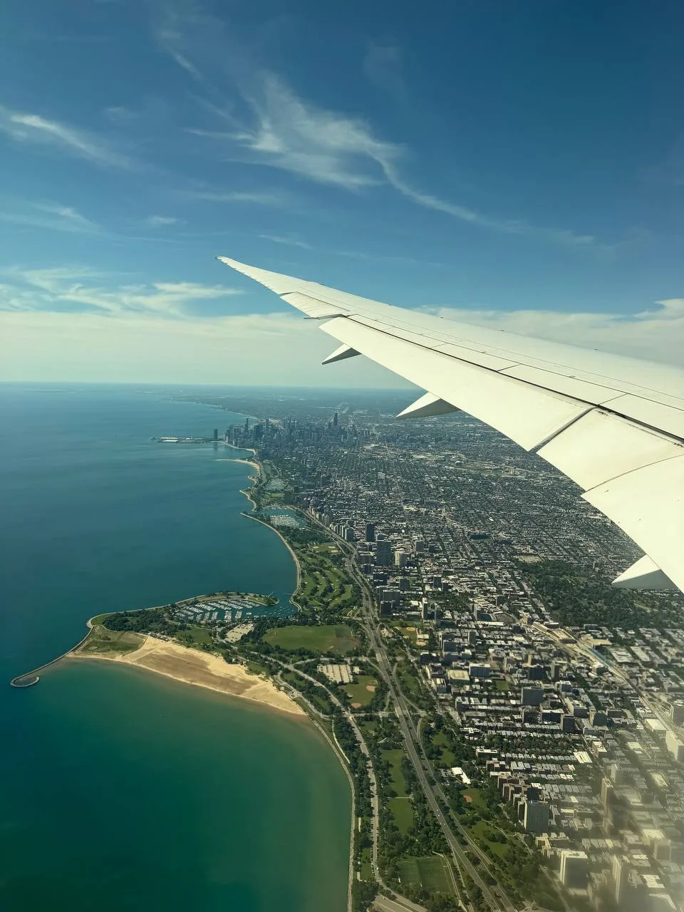 Прилетел в Чикаго. Задержали на таможне.