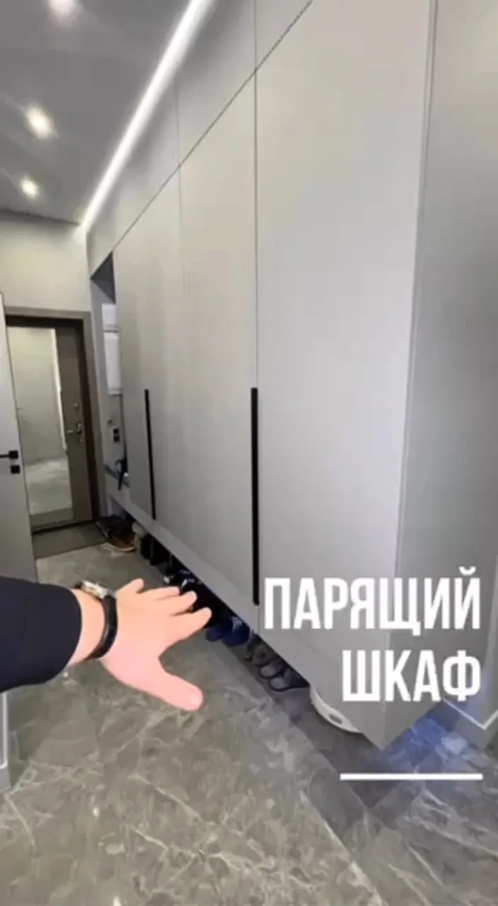 Парящий шкаф для прихожей