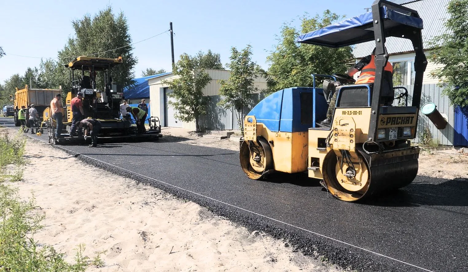 В Нижневартовском районе обновляют дорожную инфраструктуру