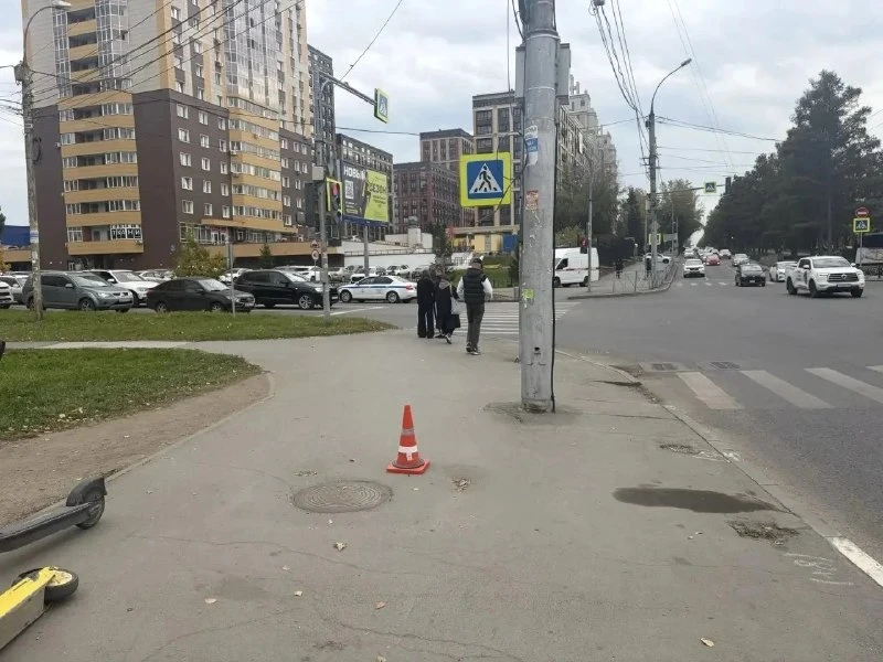 🚓 На Красном проспекте самокатчик сбил 14-летнюю девочку и скрылся
