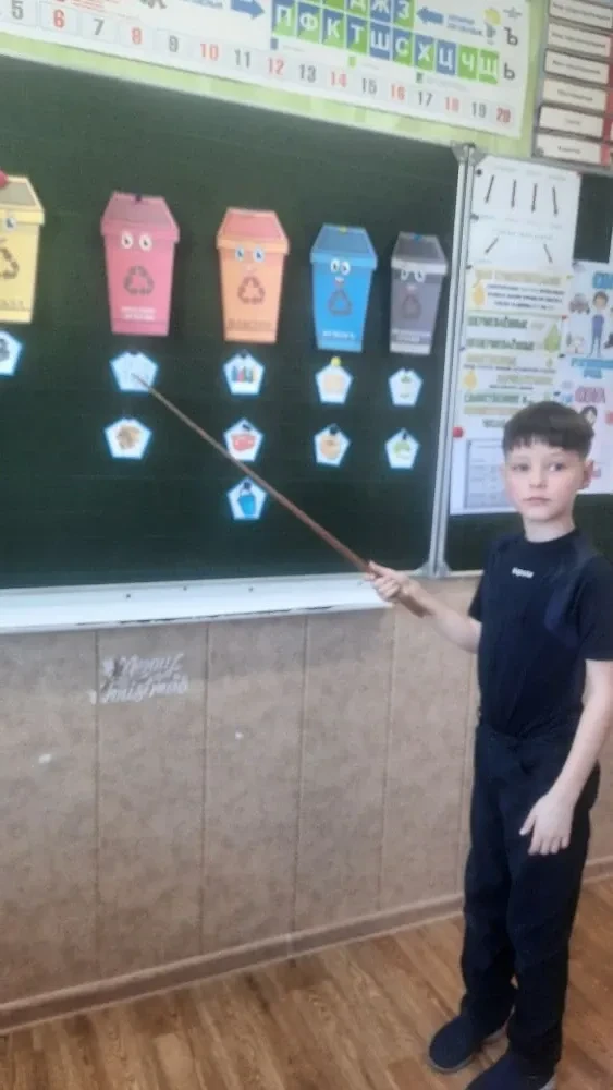 В 3б классе прошел классный час по раздельному сбору мусора "Как сделать нашу жизнь чище или Раздель