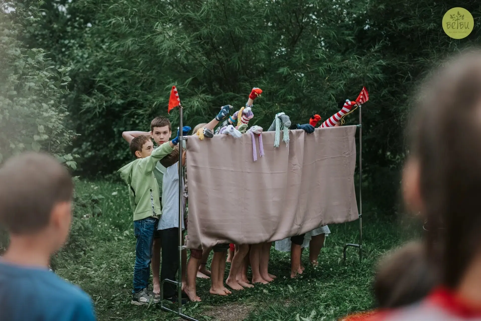 С 17 по 31 июля в Карповке — лагерь «Ветви», но мы продолжаем работать! 🌿