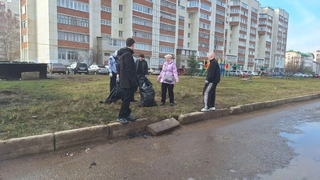11 апреля 2026года в УТЖТ филиал  прошёл традиционный весений субботник. Обучающиеся и сотрудники вы
