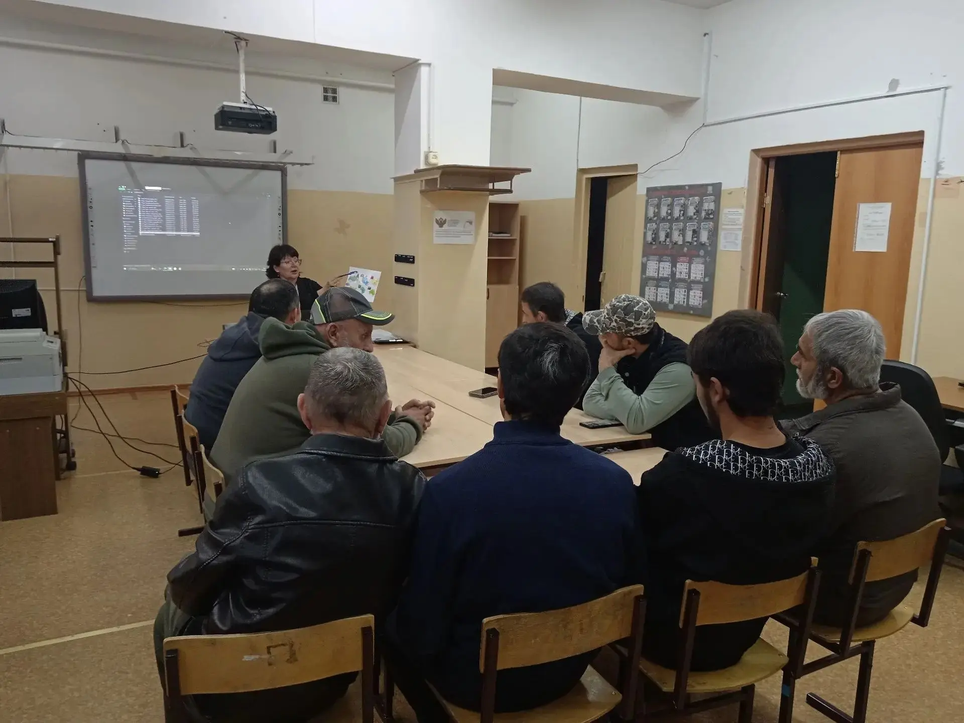 ⚙️ 📕 В Тындинском округе продолжается работа по адаптации трудовых мигрантов.