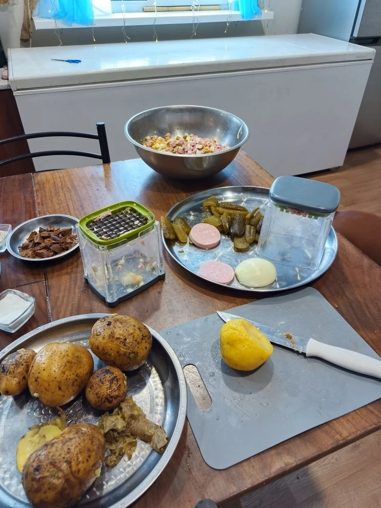 Готовлю оливье 😋