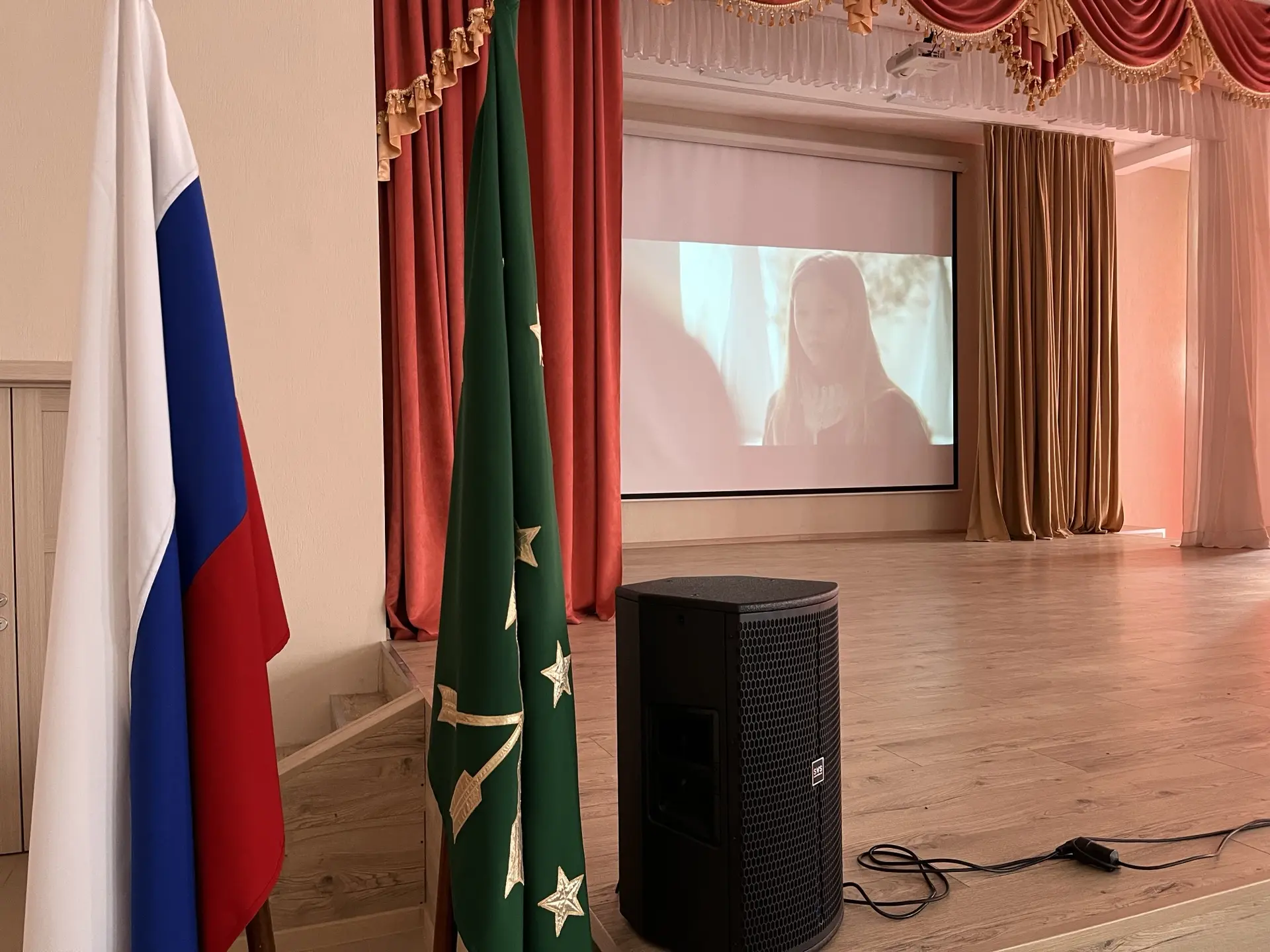 🎬 В школе прошёл кинопоказ «Красные ленты»  Это история о крошечном партизанском отряде в стенах окк