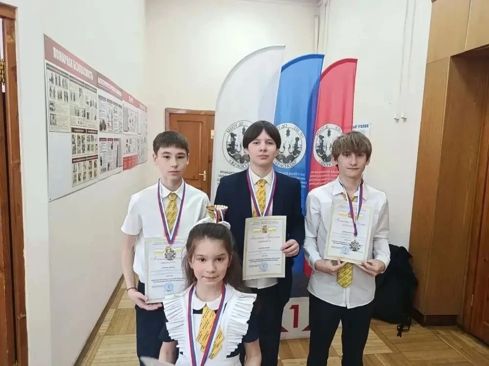 Самые опытные  шахматисты нашего лицея сегодня участвовали в городских соревнованиях по шахматам «Бе