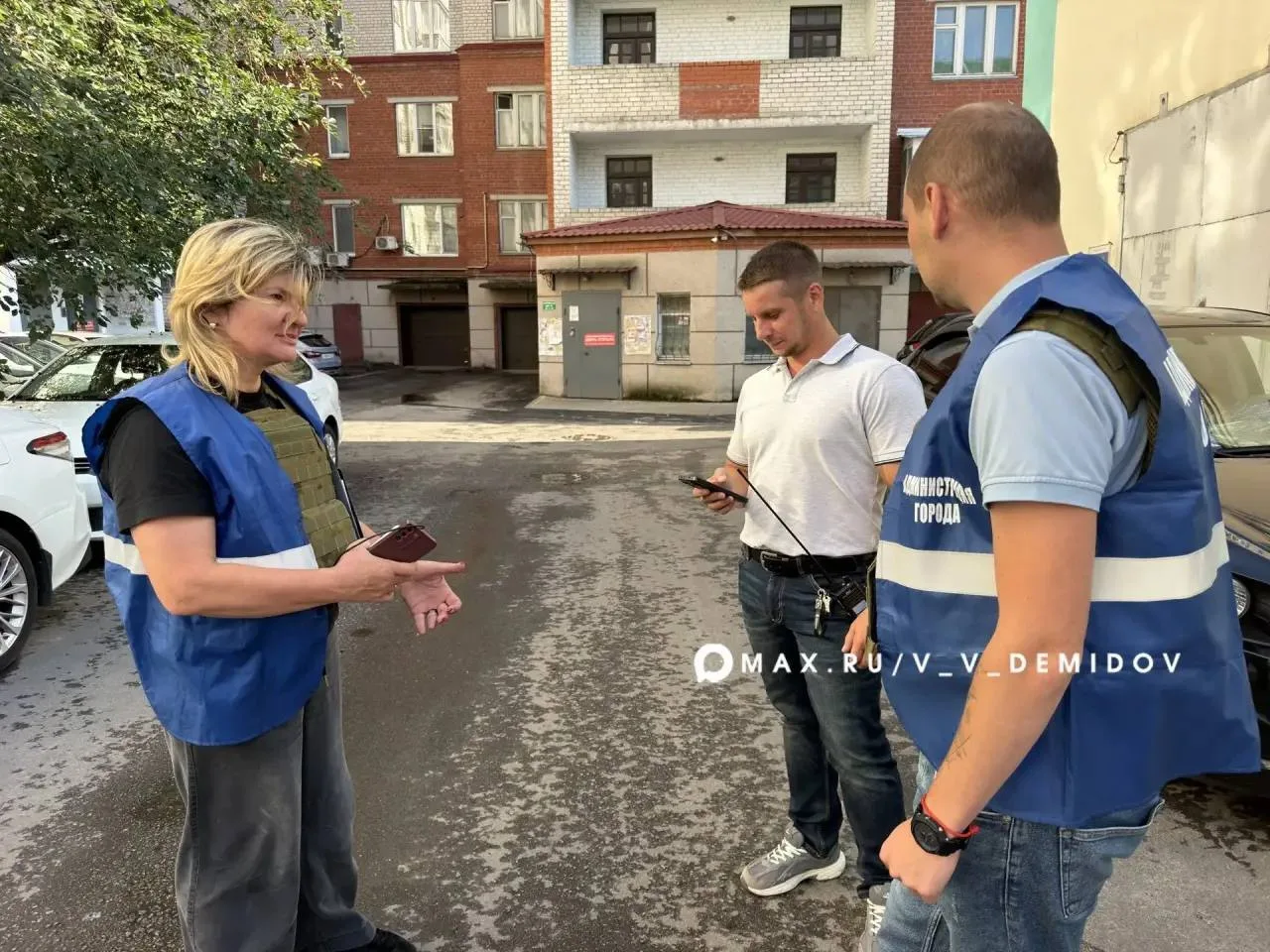 Управы и управляющая компания работают с жителями многоквартирного дома в центре города. Сегодня на 