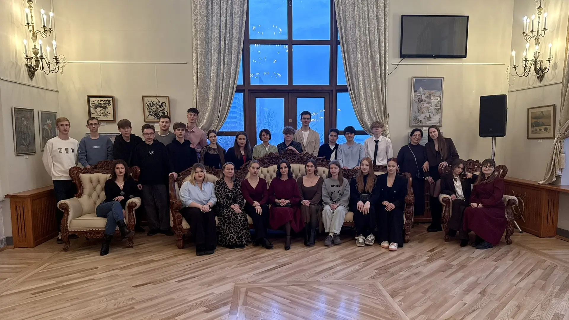🎭 Старшеклассники нашей школы окунулись в мир творчества Александра Сергеевича Пушкина  Ребята вмест