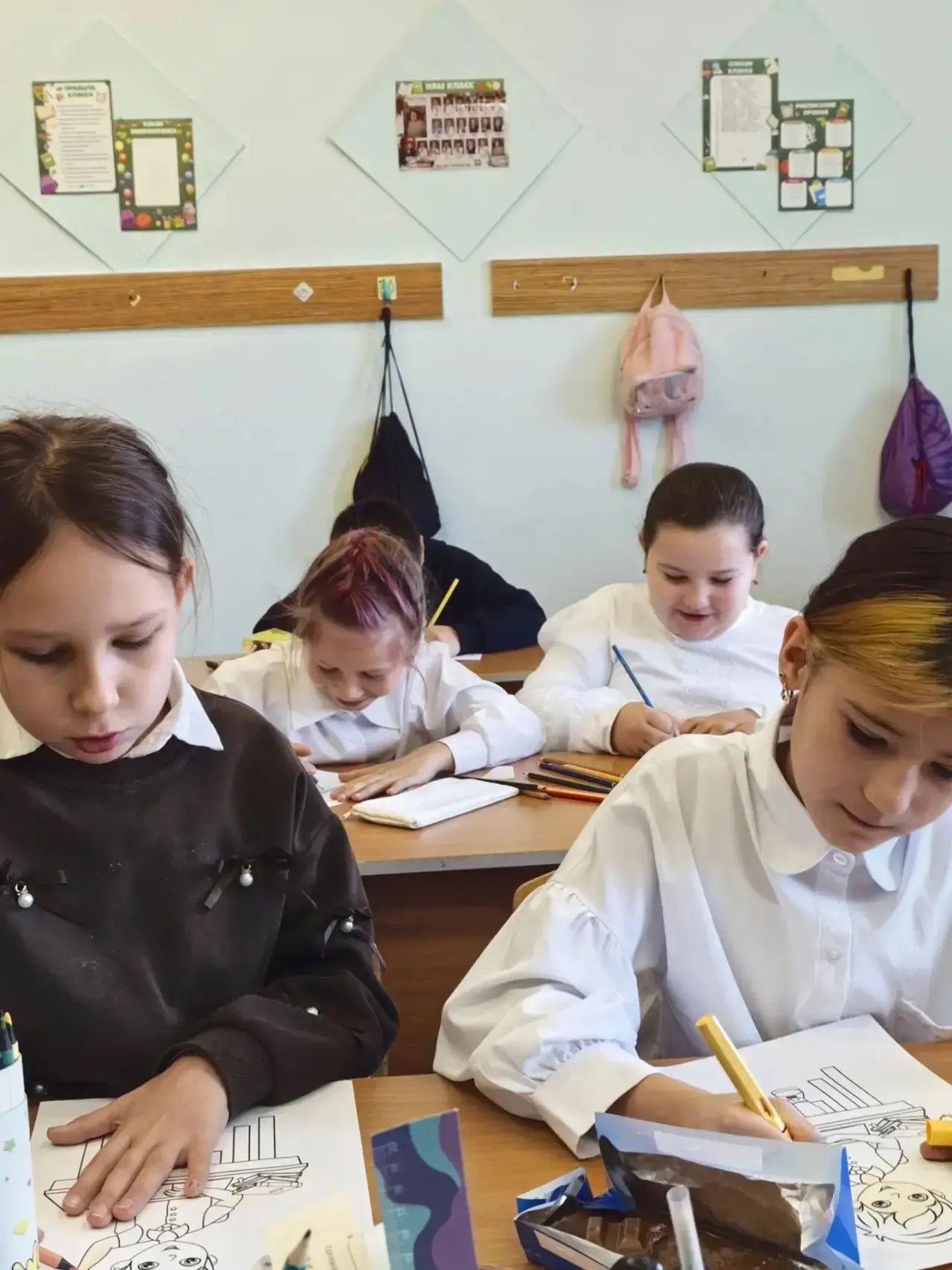 В нашей школе прошла серия ярких, познавательных и очень важных классных часов! 🏫✨