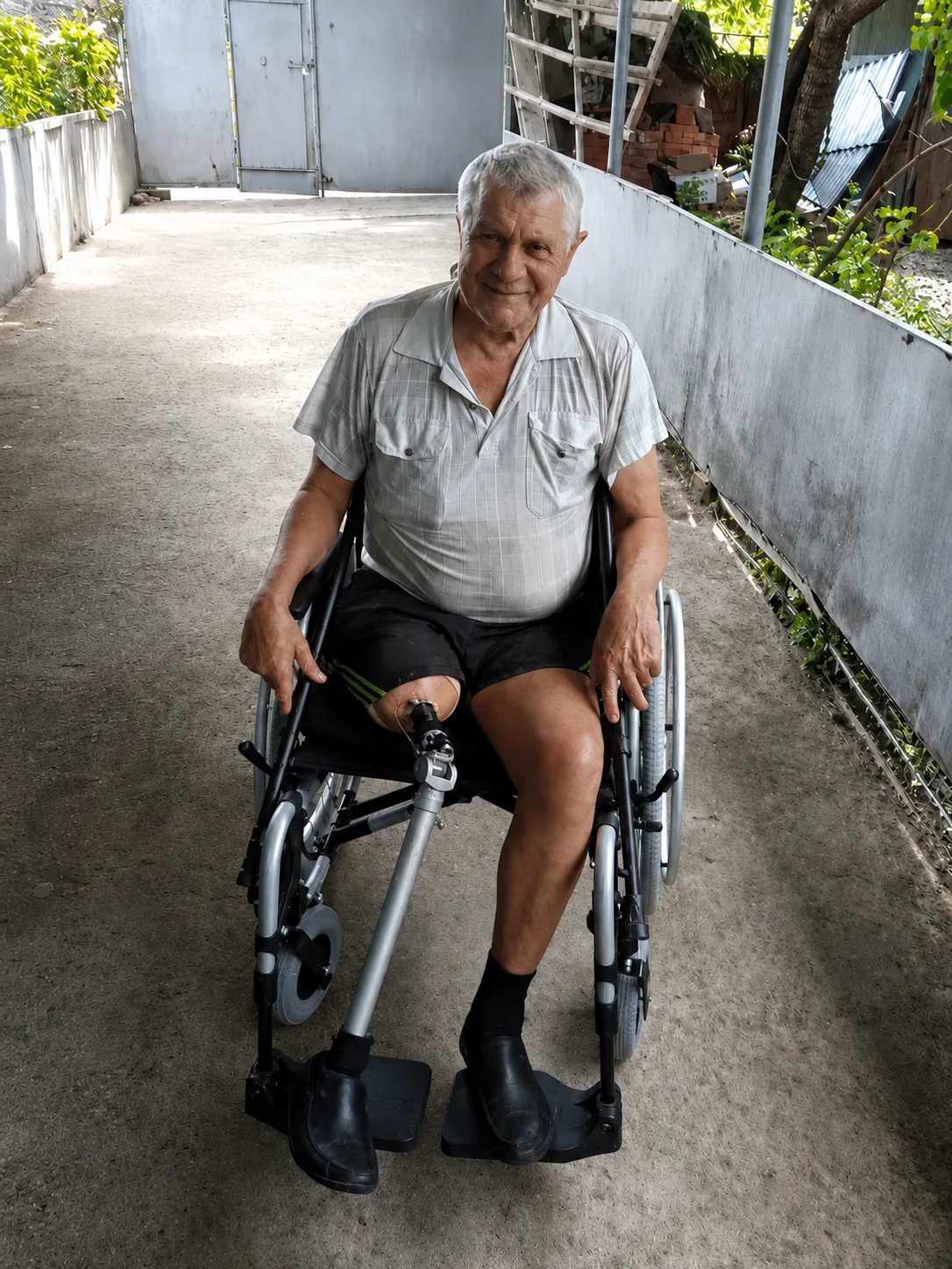 Всю жизнь 76-летний Василий Фёдорович работал руками, строил, ремонтировал дом, ухажива...