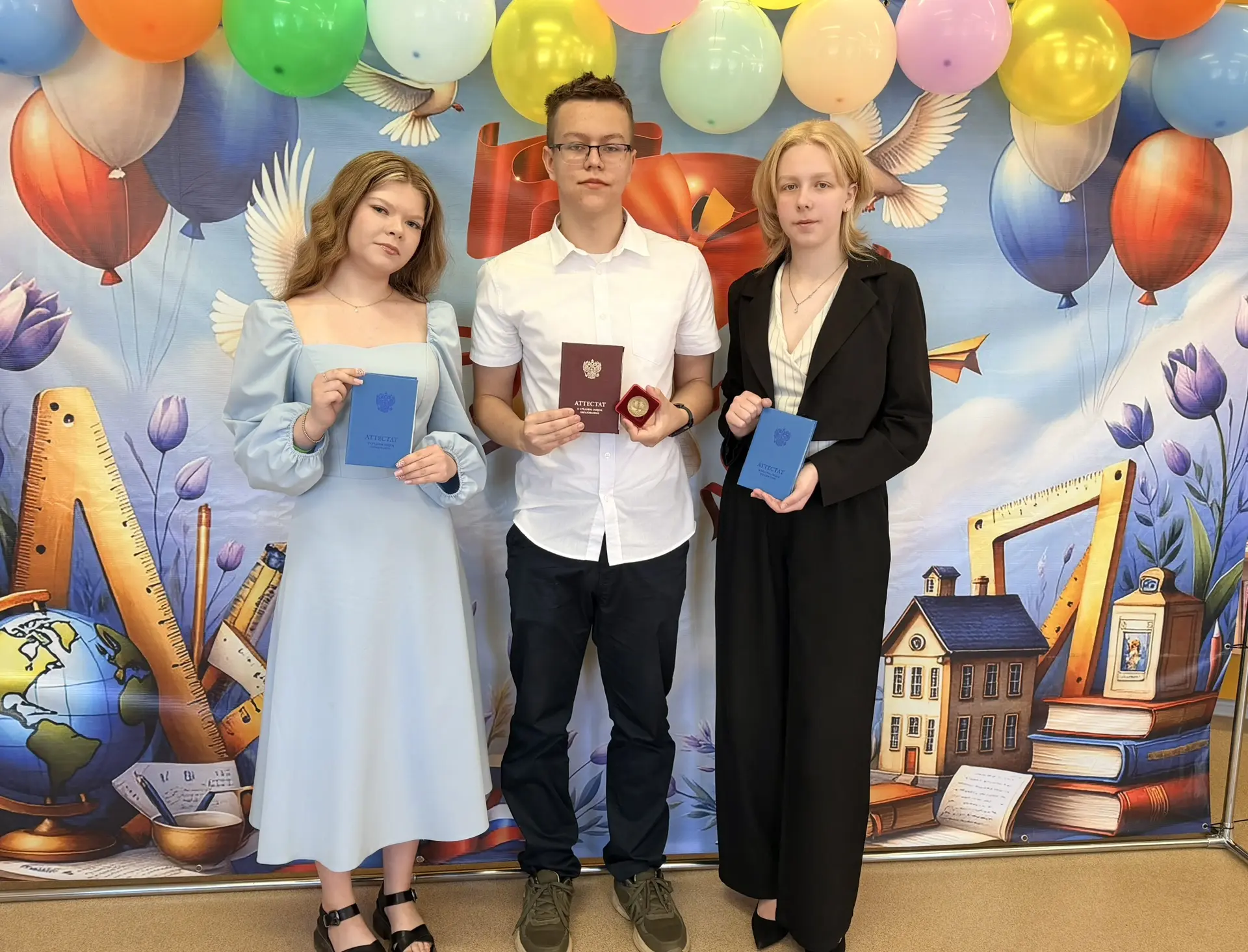 Дорогие выпускники 11‑го класса!

Вы дошли до финишной черты школьного пути — и это по-настоящему кр