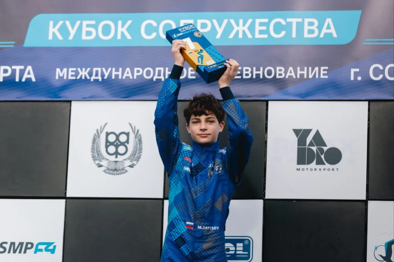 Скорость в крови! Тройной триумф нашего семиклассника! 🏎️🏆  Пока мы учимся, наш ученик 7 класса поко