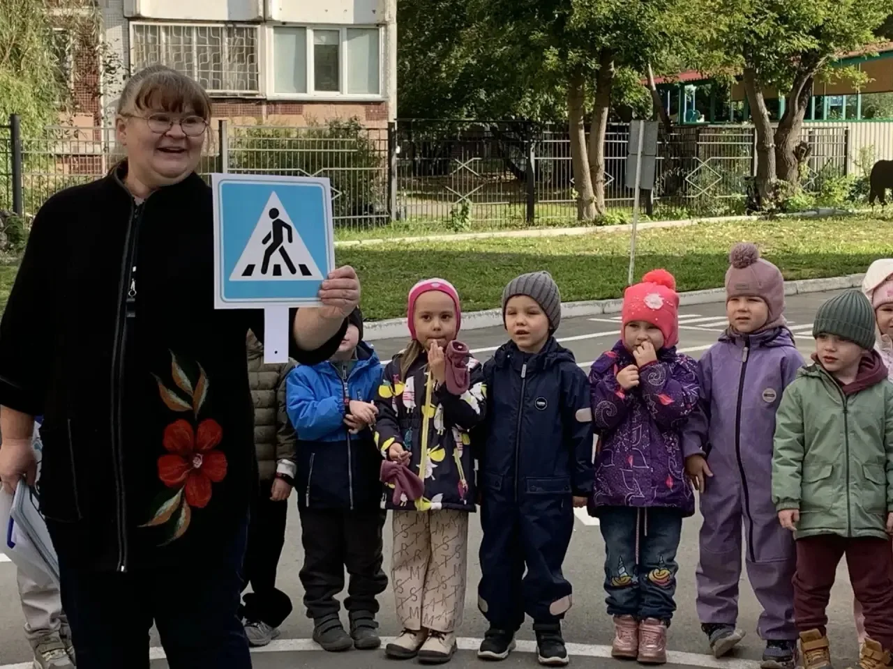 🚗 Безопасность на дорогах начинается с детства: как прошёл День ПДД в нашем детском са...