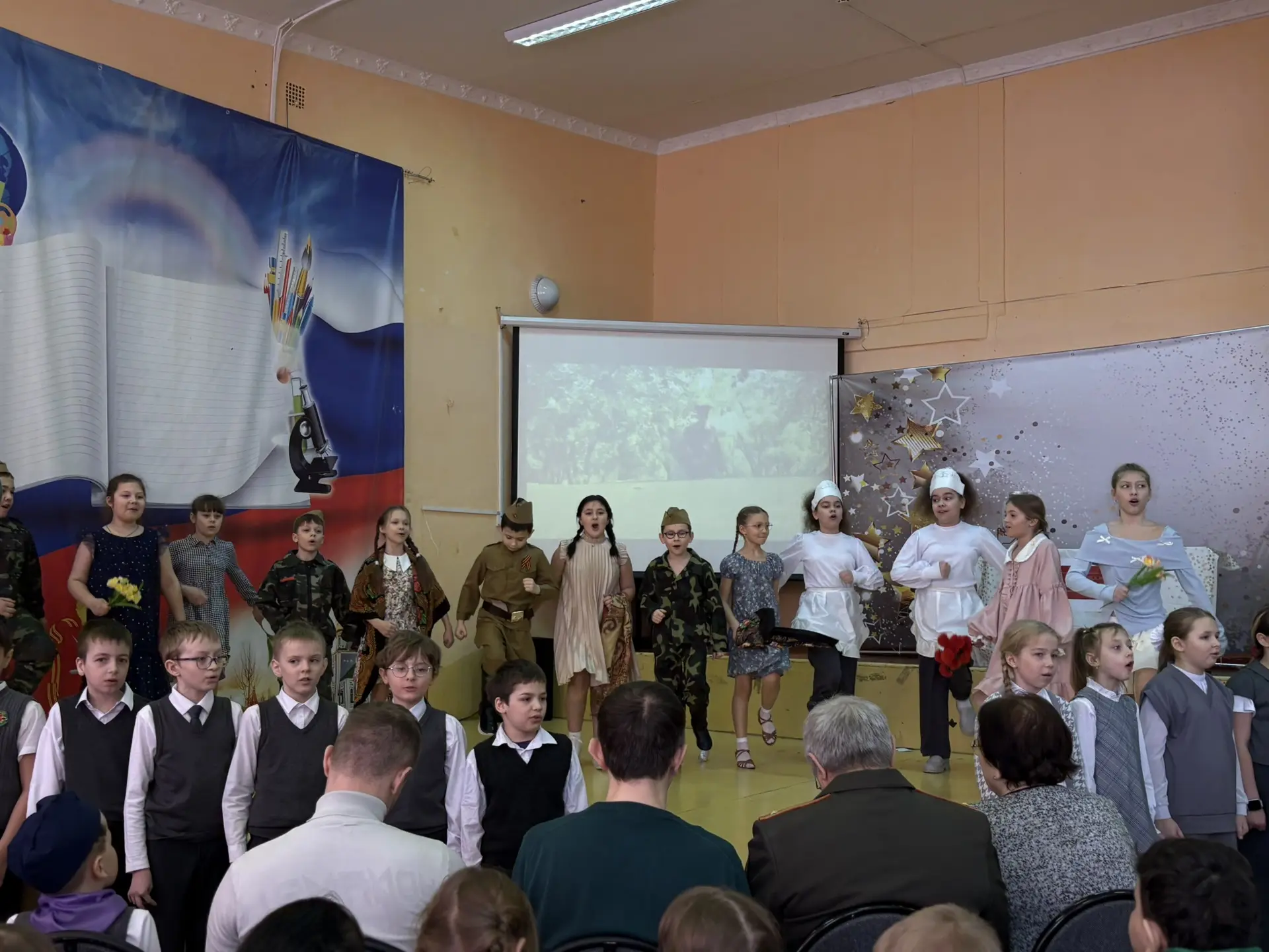 🌟 Во славу Родины поём! 🌟  Сегодня в нашей школе прошёл конкурс военно‑патриотической песни «Во слав