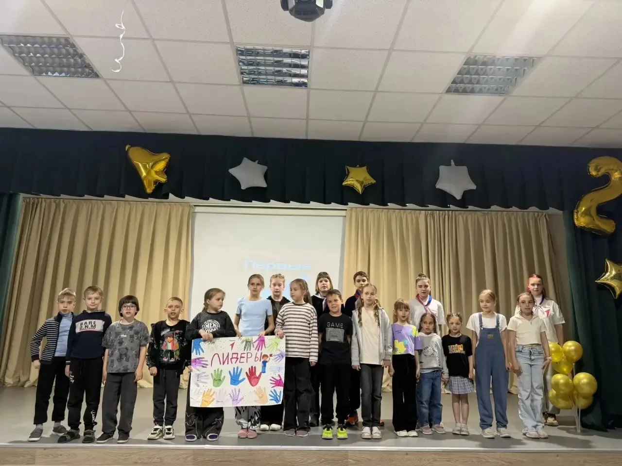 🎉 Открытие лагеря «Время первых» ! 🚀

27.05.2026  в школе ярко и зажигательно стартовал летний при