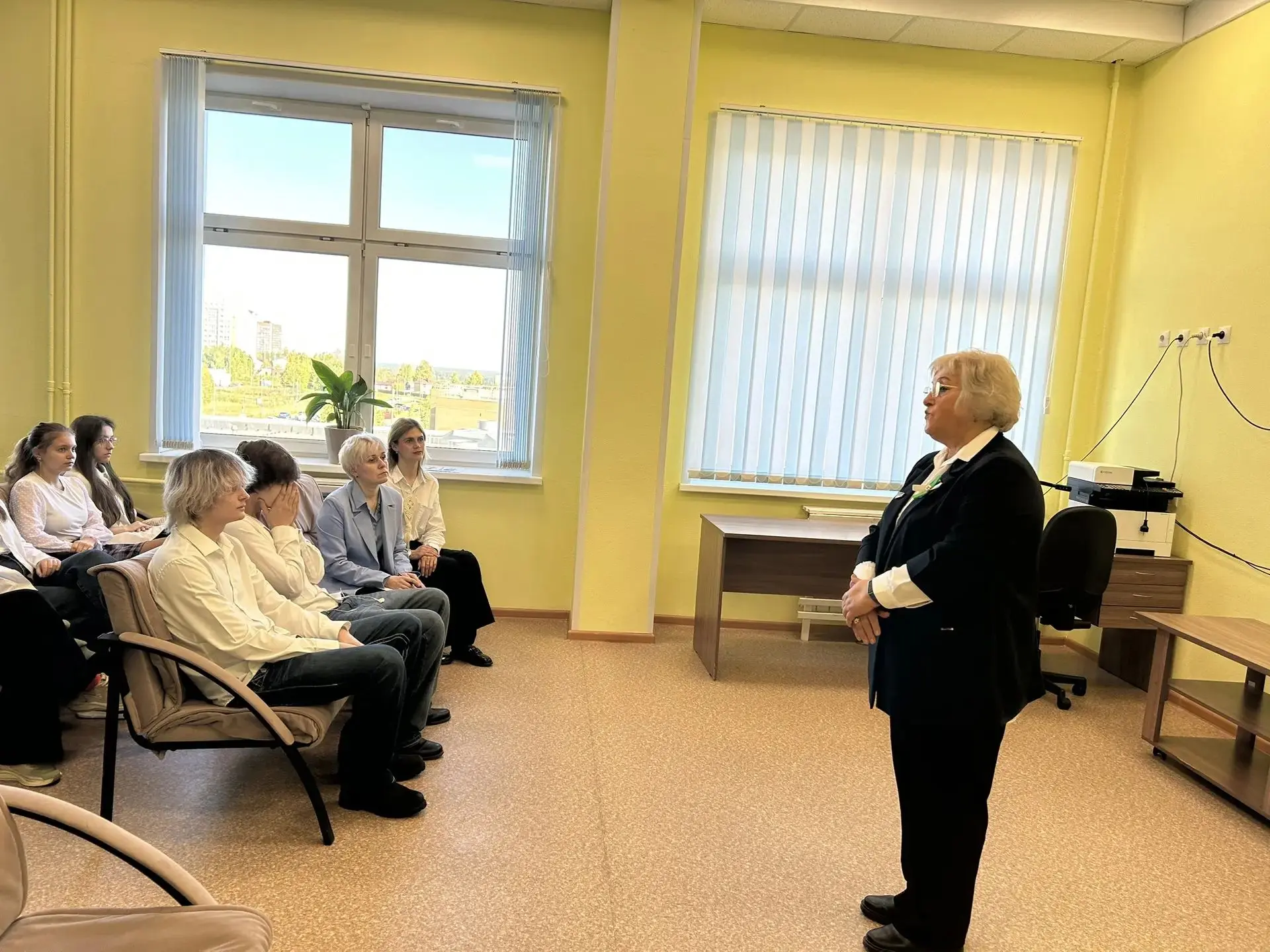 Для учащихся 10 классов "Разговоры о важном" провела депутат Совета МО ГО Сыктывкар Дуб...