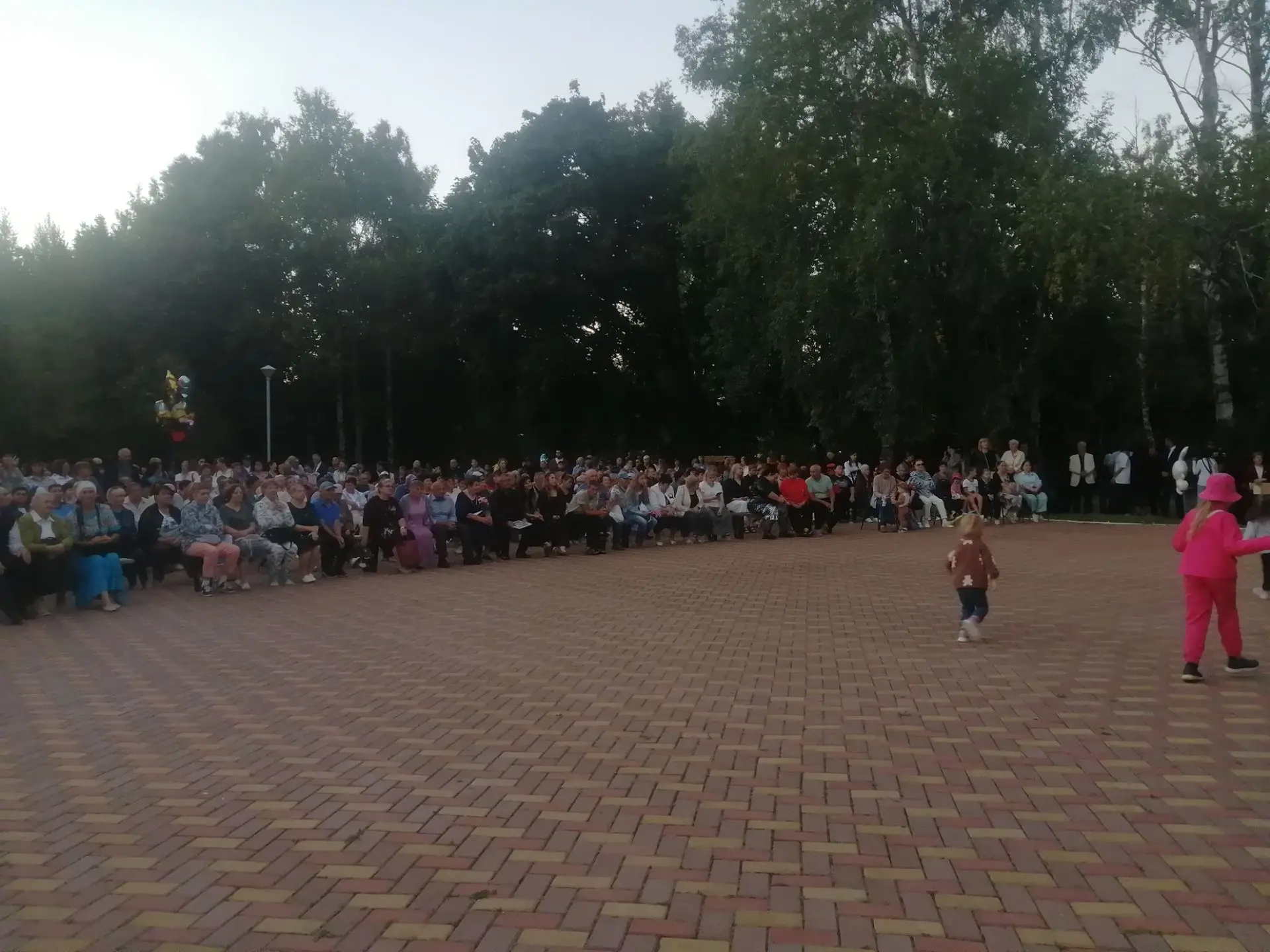 Прямо сейчас праздничное мероприятие, посвященное Дню Тюльгана