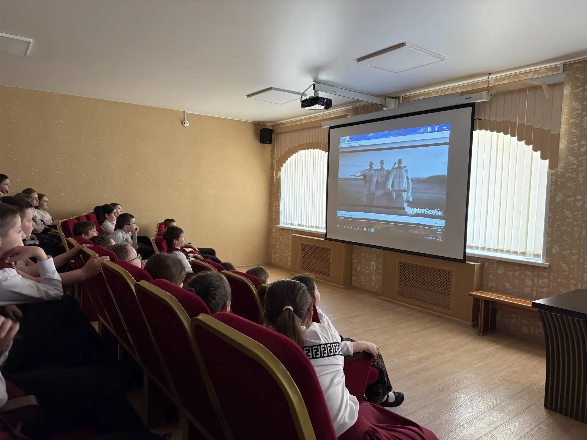 🏫 В необычной форме прошел урок мужества для учащихся 1-4 классов на отделении педагогики Ейского по