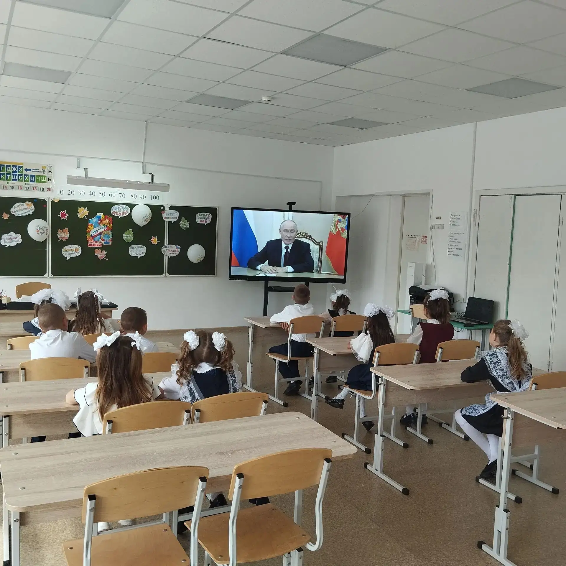 🍁1 сентября в нашей школе прошла торжественная линейка, посвященная Дню знаний.