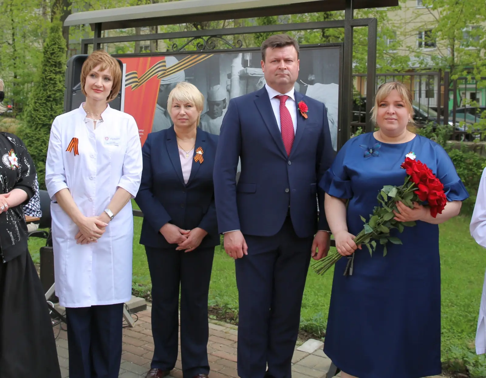 Сегодня у Памятника фронтовому хирургу прошел традиционный митинг, посвященный Дню Победы.
