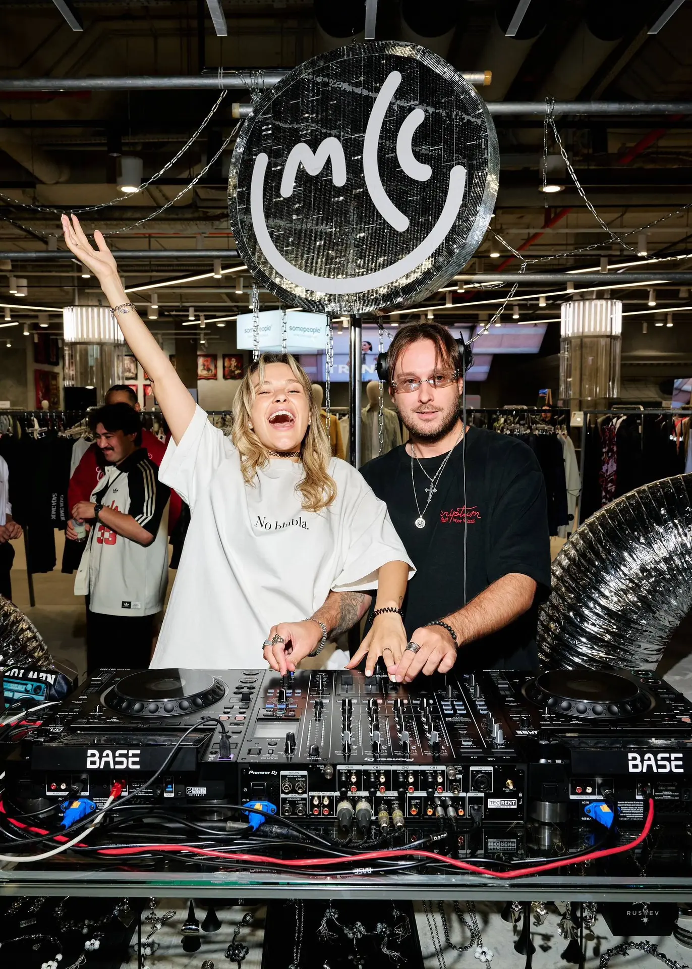Собрали кадры с Morning Coffee Club x Rep Chess в Trend Island.