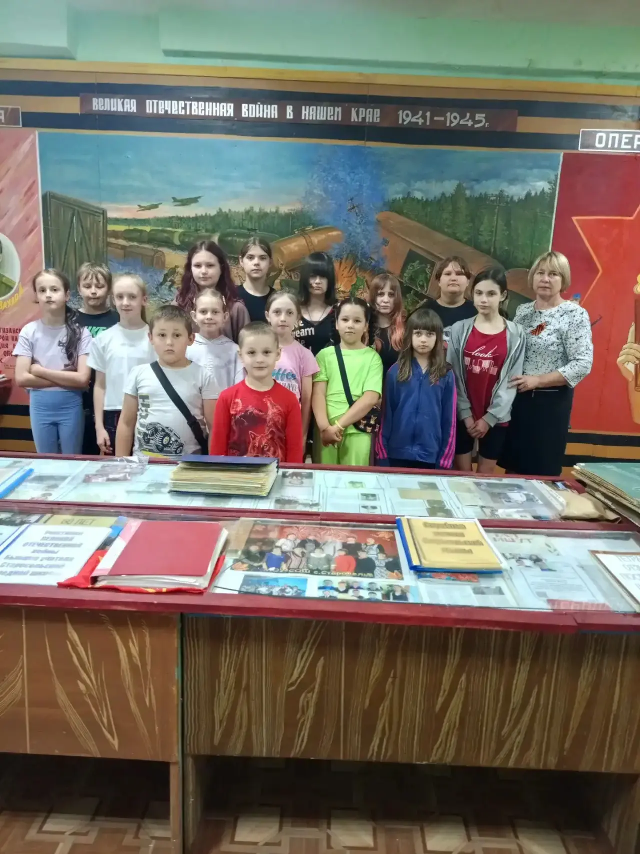 ⭐️Патриотический час в библиотеке: помним и чтим! 

1️⃣9️⃣ июня ребята из нашего пришкольного лагеря