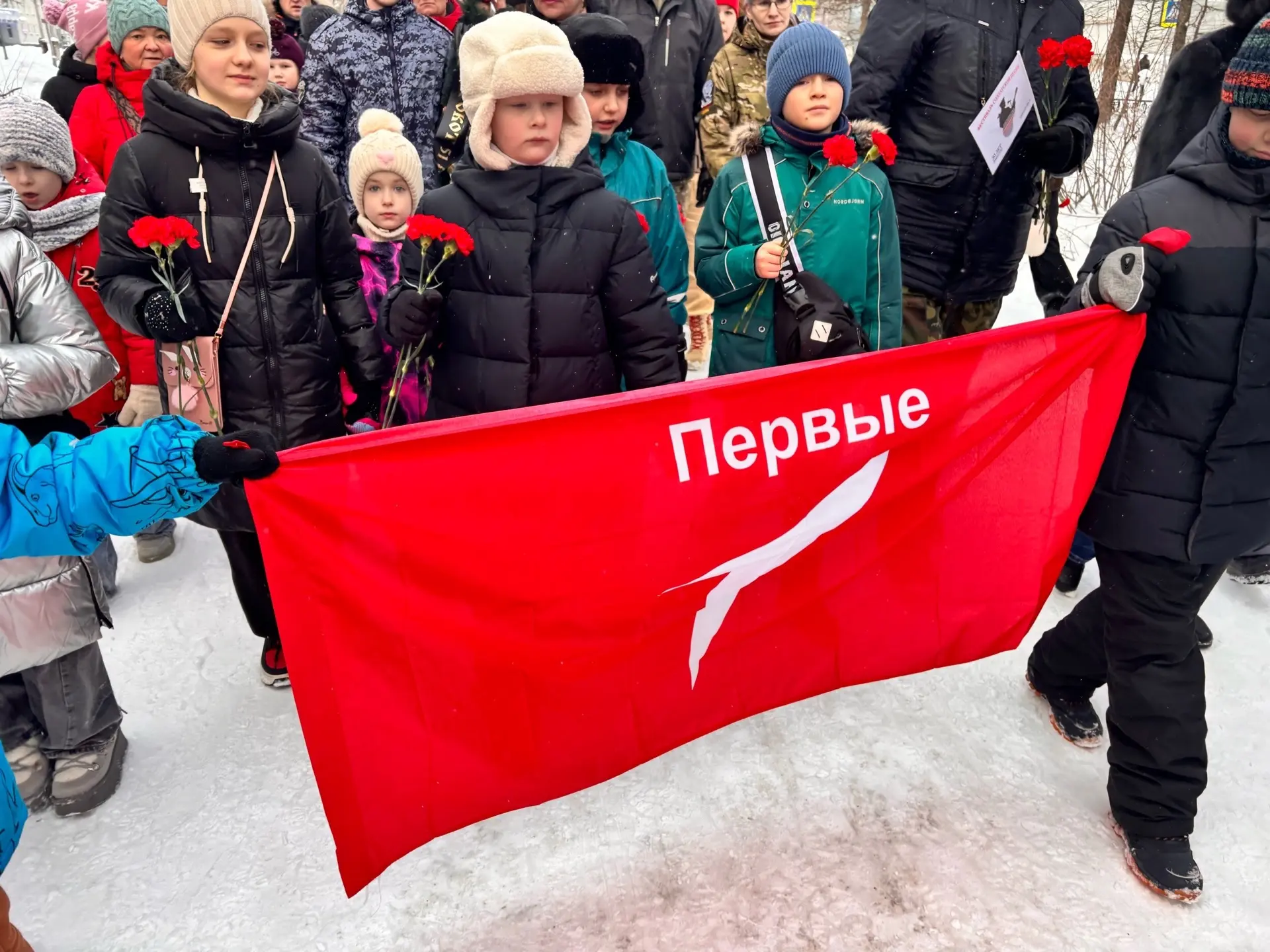 Это важно помнить. Первые шаги нашей памяти. ❤️  Сегодня наши юные «Первые» — ученики 3 «В» класса —
