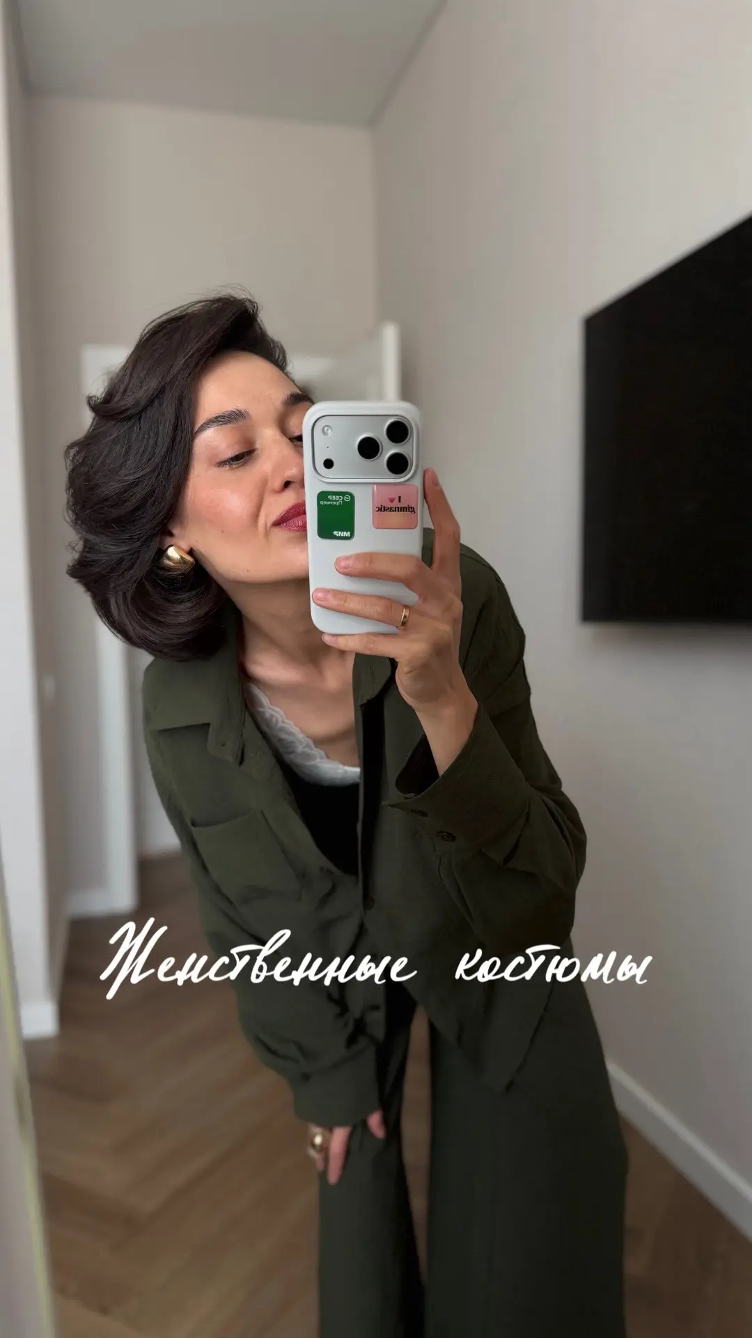 Костюмы на лето! 

Хакки
Артикул озон 
2329866565

В полоску
#WW443613
(вводим с ww)