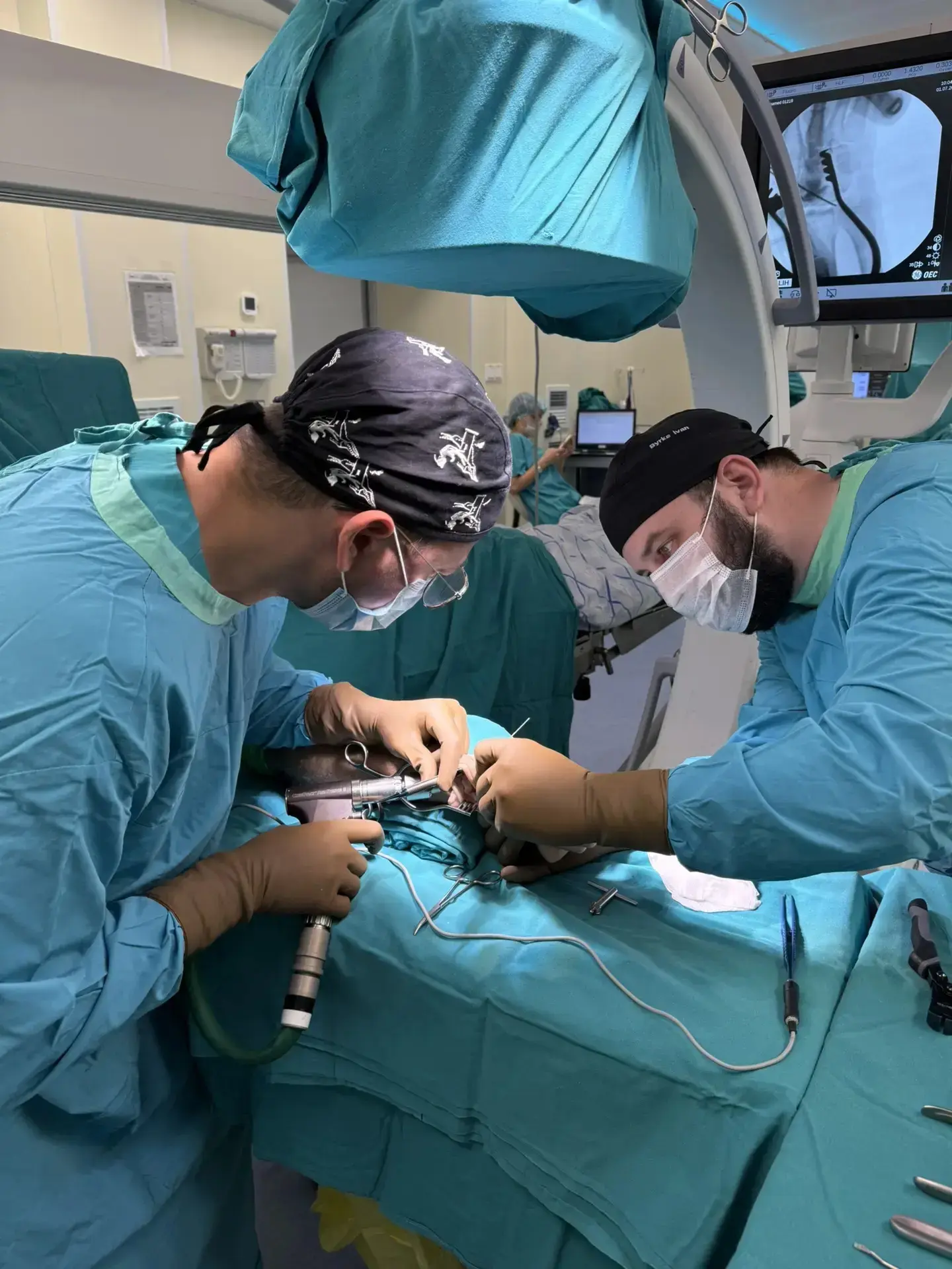 Операция длиною в жизнь

🏥 В Областную клиническую больницу №2 в Тюмени доставили 24-летнего пациен