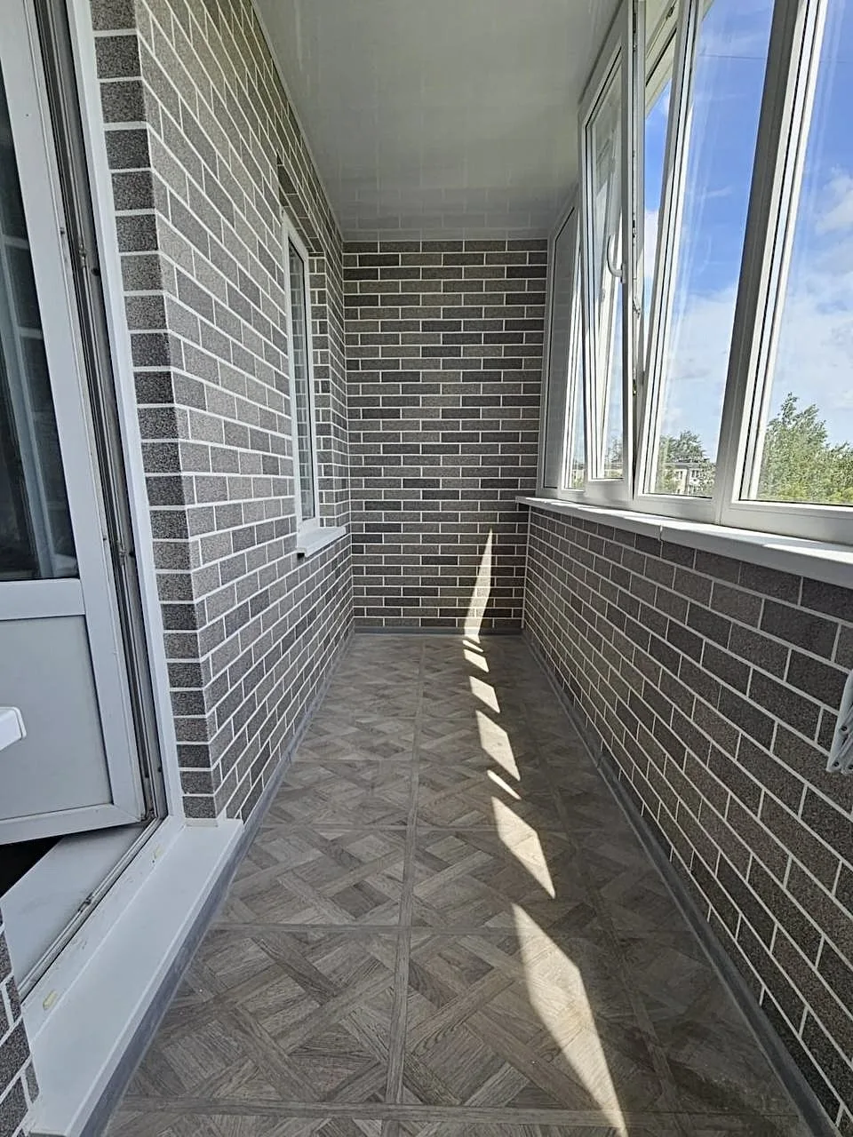 🏠 Почему АМК отлично подходит для отделки балкона?