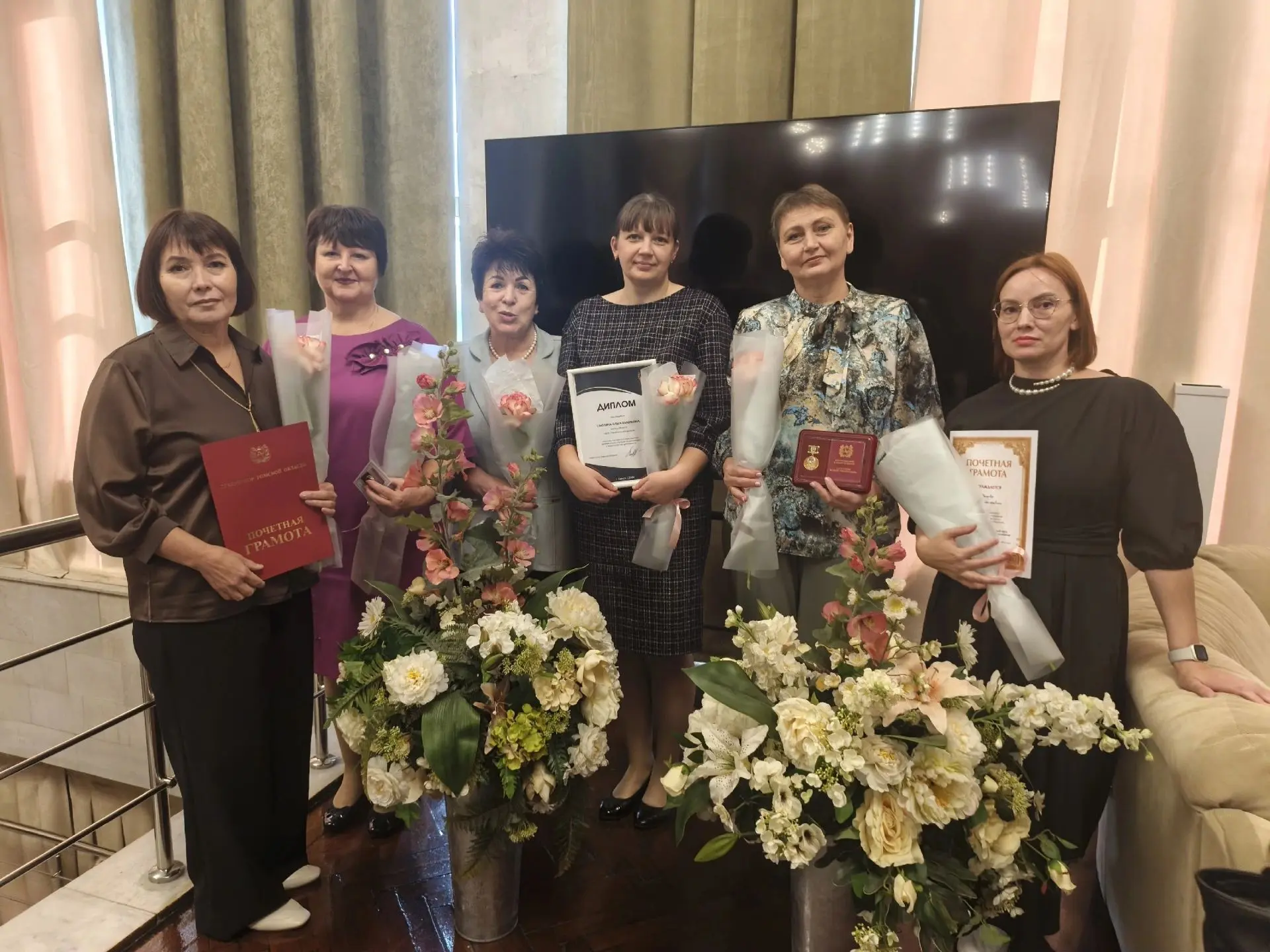 🍁🎓 Сегодня, 2 октября, в стенах тетра драмы состоялось торжественное мероприятие, пос...