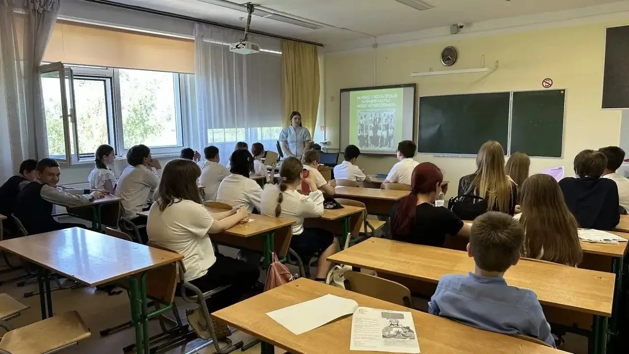22 мая состоялся открытый урок по английскому языку у 6а класса.🇬🇧 Родители с ребятами погрузилась в