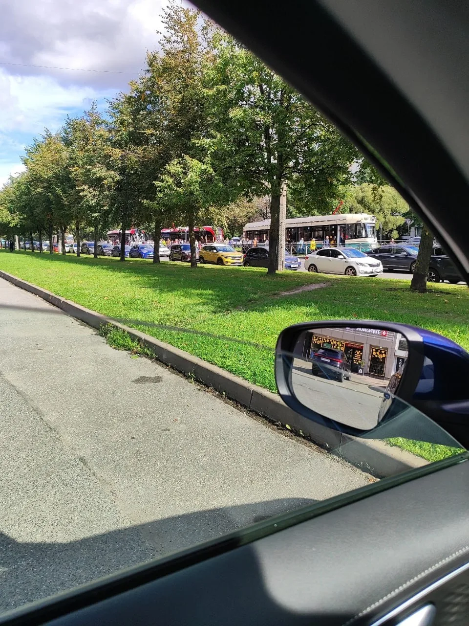 🚋 Трамвай сошёл с рельсов на Энгельса
