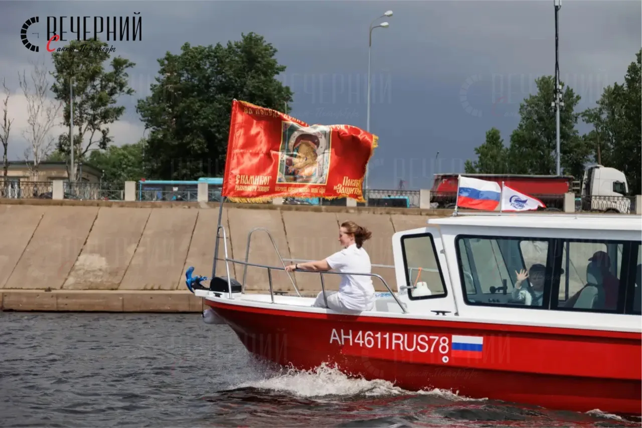 🌊 По Неве — с молитвой

В Северной столице состоялся водный крестный ход в рамках программы «Алекса