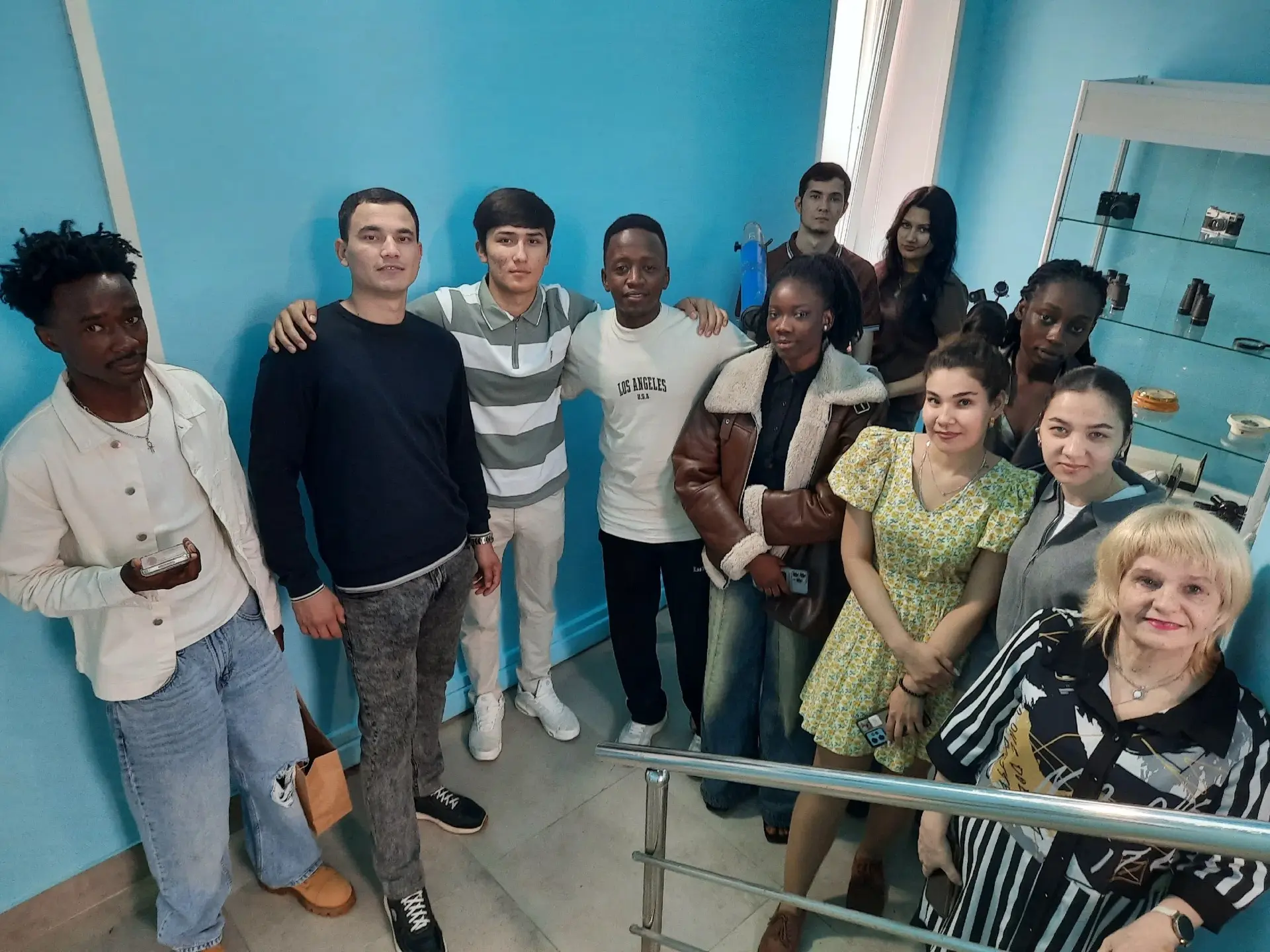Студенты подготовительного отделения вместе с преподавателем Еленой Седовой посетили астрокомплекс. 