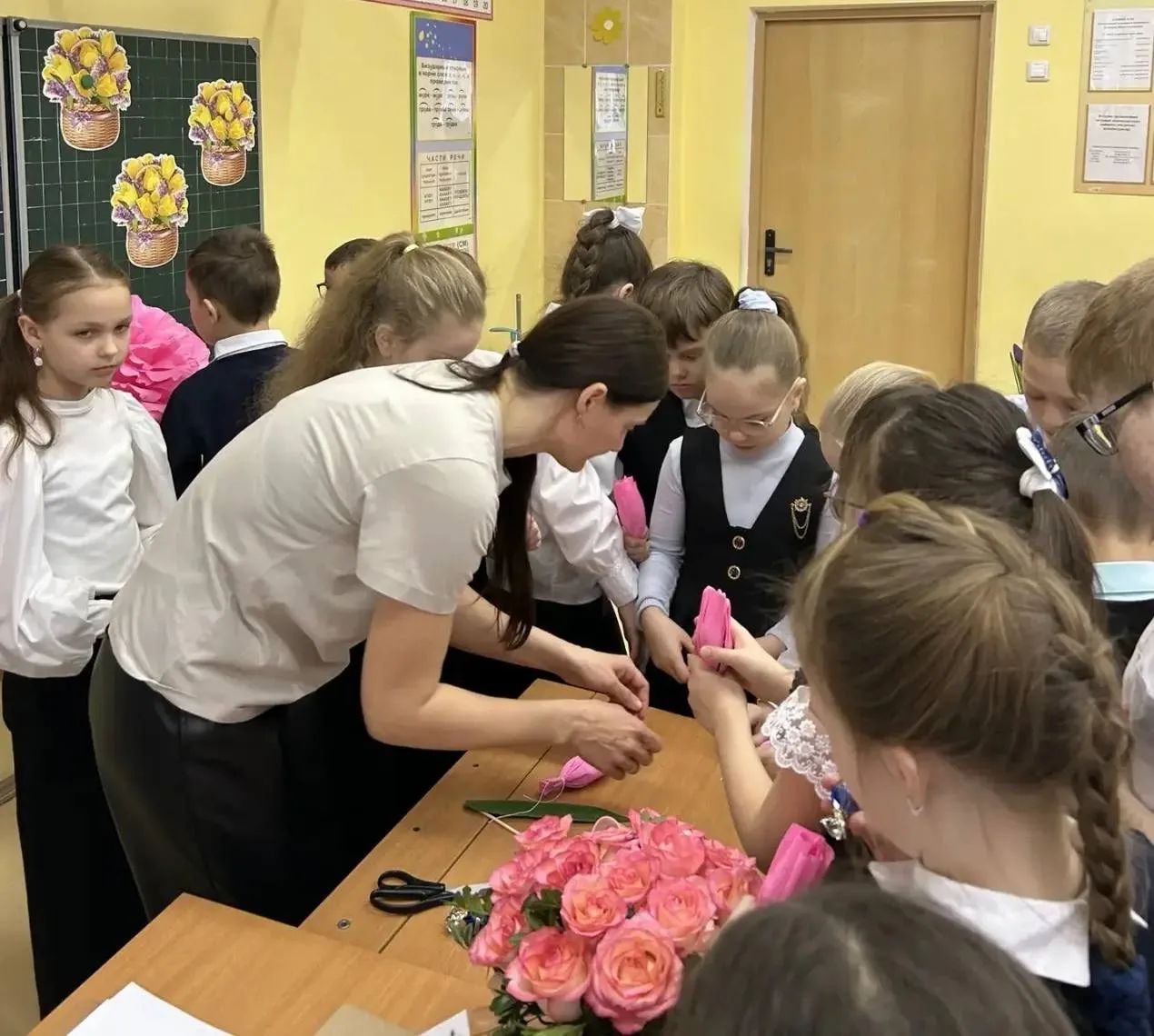 Мастер‑класс: тюльпаны с сюрпризом! 🎉  Во 2б классе царила атмосфера творчества и радости: Авдеева О