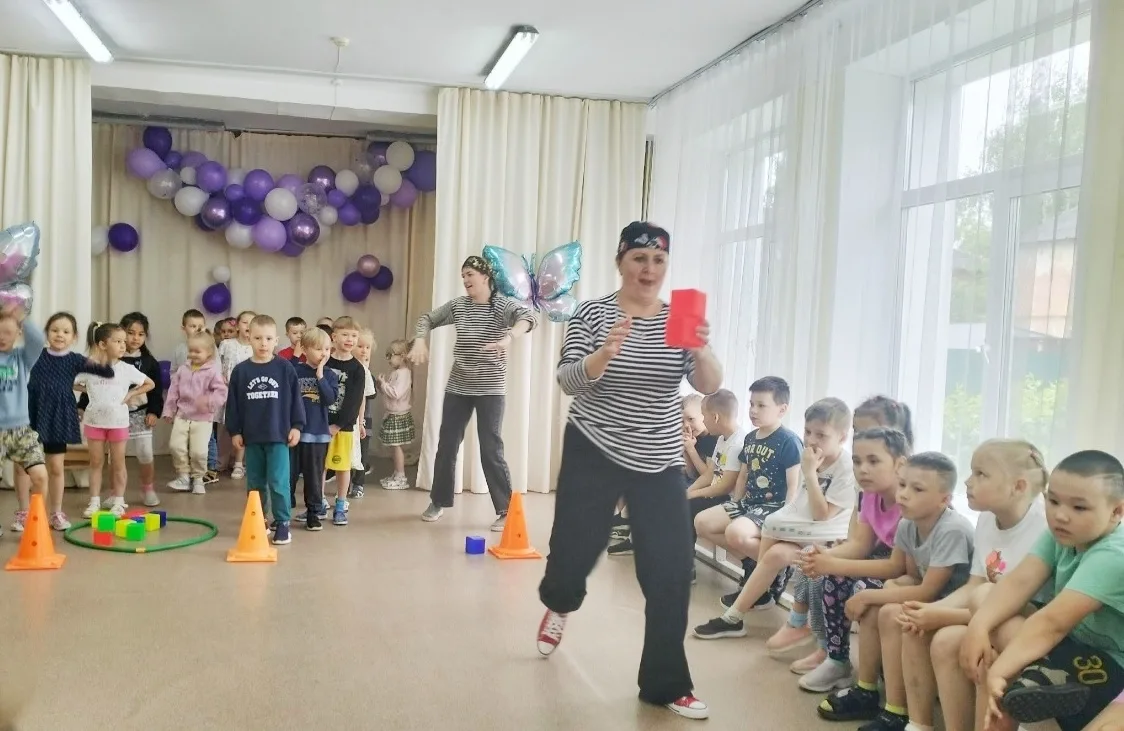 Сегодня, 1 июня, в МКДУ №180 прошел праздник "День защиты детей" под названием "Пусть всегда будет с