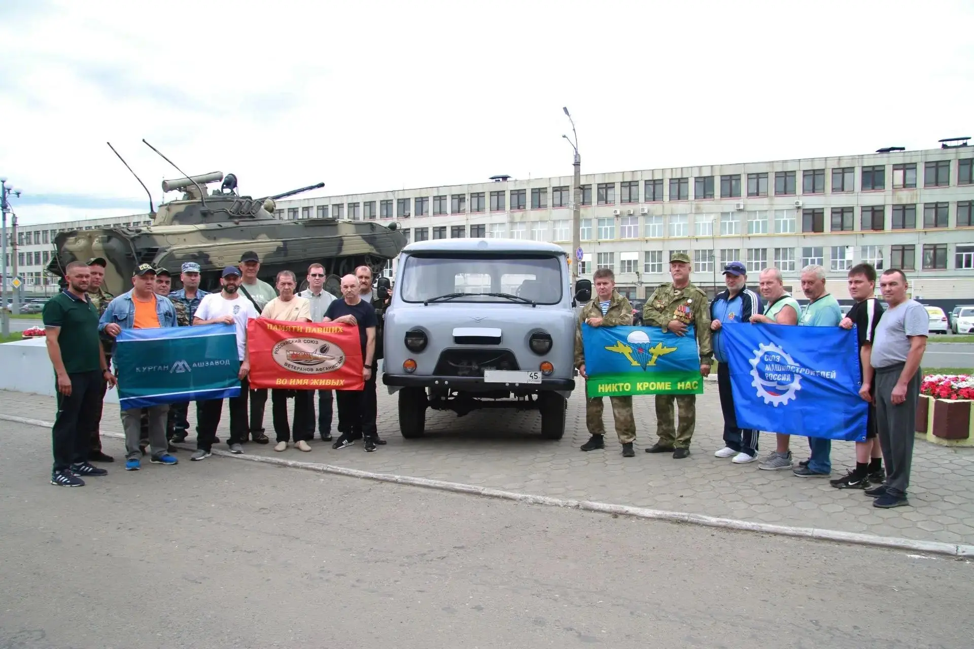 💥Очередной отремонтированный автомобиль УАЗ для бойцов СВО на днях проводили от центральной проходн