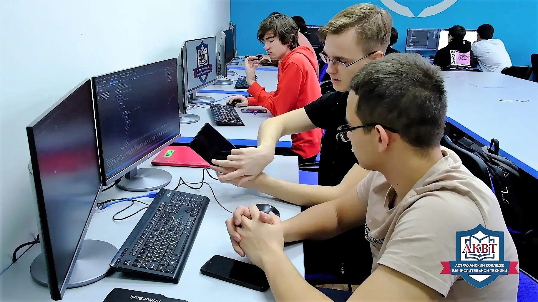 Веб-разработка🤳

📱 Мы продолжаем рассказывать о наших специальностях. И сегодня на очереди "Веб-ра