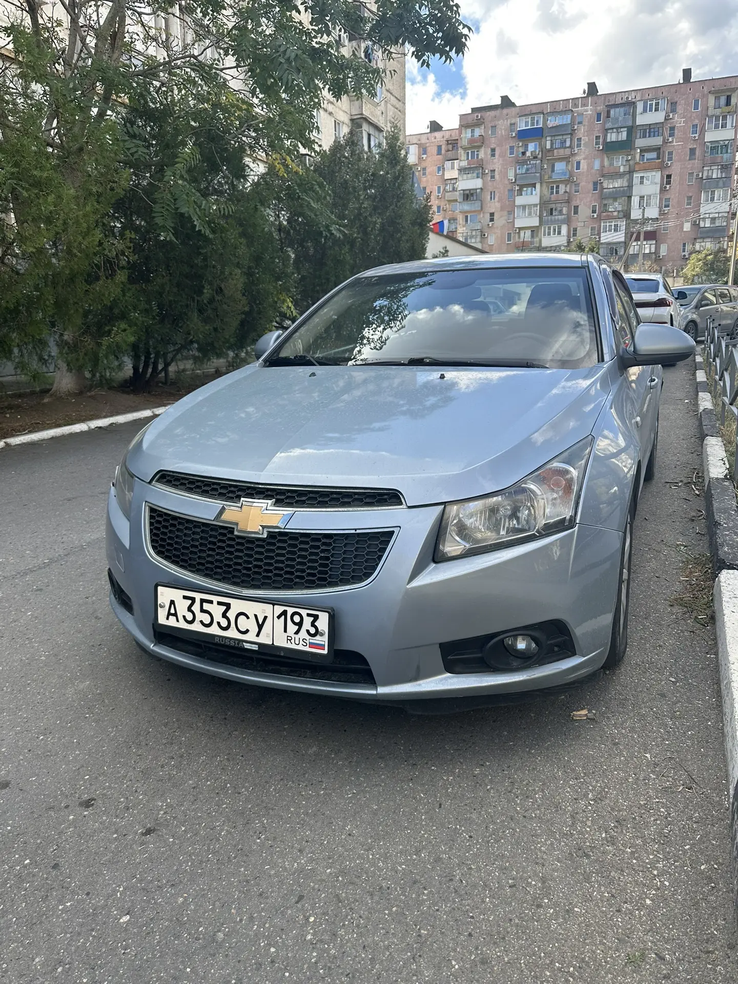Стоит на Героев Десантников 67 около бассейна. Открытая, ключи лежали на багажнике. Маш...